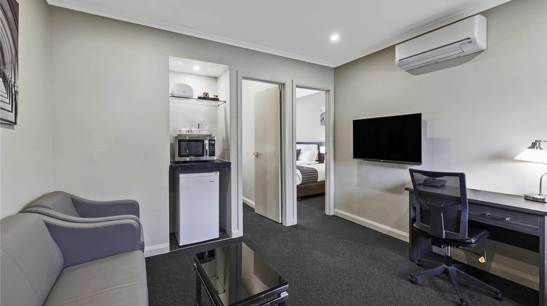 <b>Quality Hotel Melbourne Airport Room</b>. Images powered by <a href="https://iceportal.shijigroup.com/" title="IcePortal" target="_blank">IcePortal</a>.