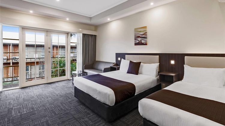 Quality Hotel Melbourne Airport Room