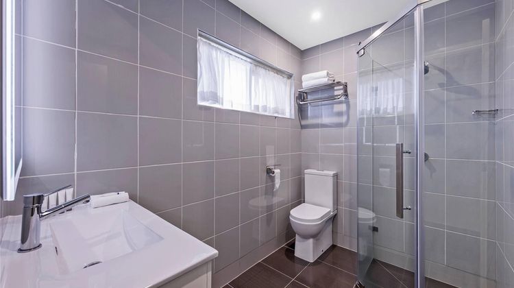Quality Hotel Melbourne Airport Room