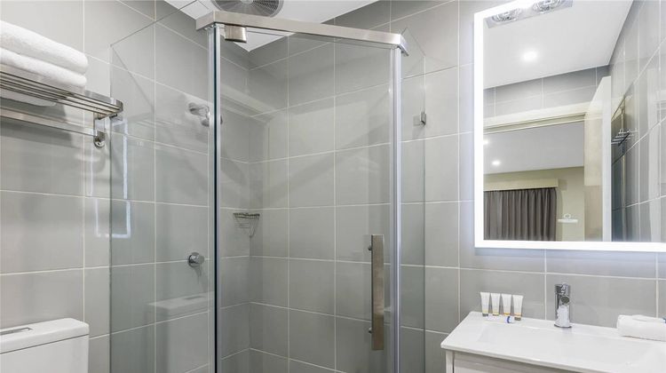 Quality Hotel Melbourne Airport Room