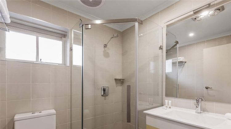 Quality Hotel Melbourne Airport Room