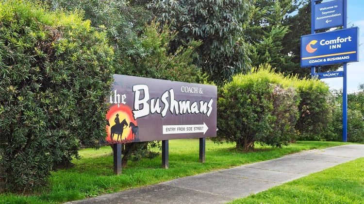 Comfort Inn Coach & Bushmans Exterior