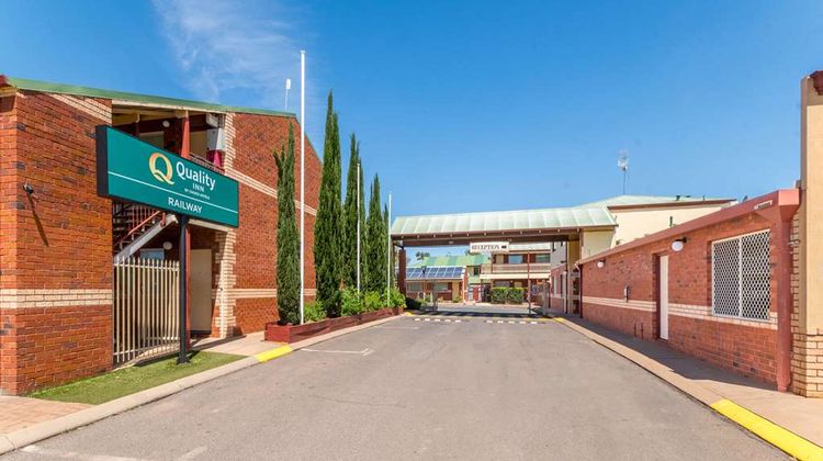 Quality Inn Railway Exterior