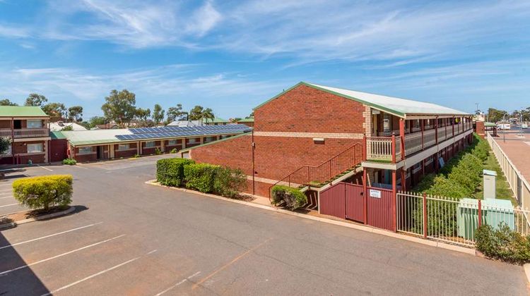 Quality Inn Railway Exterior