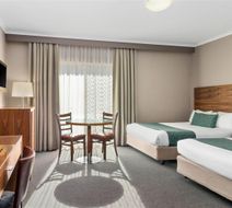 Quality Hotel Dickson Room