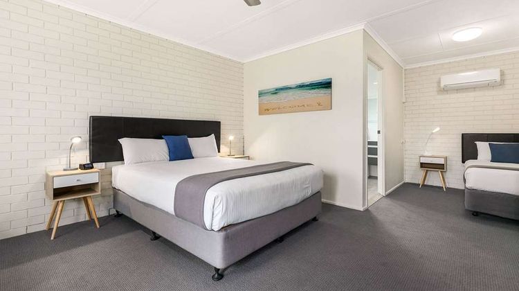 Comfort Inn on Main Room