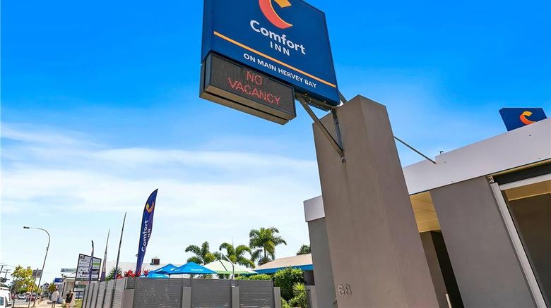 Comfort Inn on Main Exterior. Images powered by <a href="https://iceportal.shijigroup.com" target="_blank" rel="noopener">Ice Portal</a>.