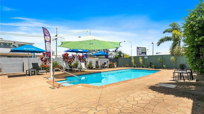 <b>Comfort Inn on Main Pool</b>. Images powered by <a href="https://iceportal.shijigroup.com/" title="IcePortal" target="_blank">IcePortal</a>.
