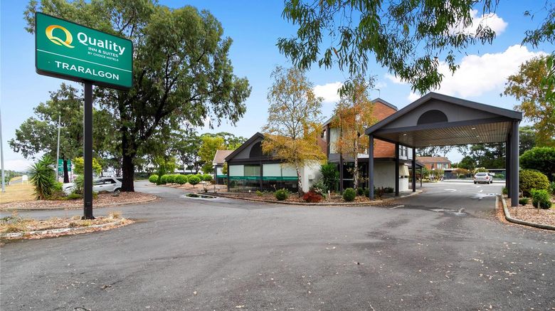 <b>Quality Inn & Suites Traralgon Exterior</b>. Images powered by <a href="https://iceportal.shijigroup.com/" title="IcePortal" target="_blank">IcePortal</a>.