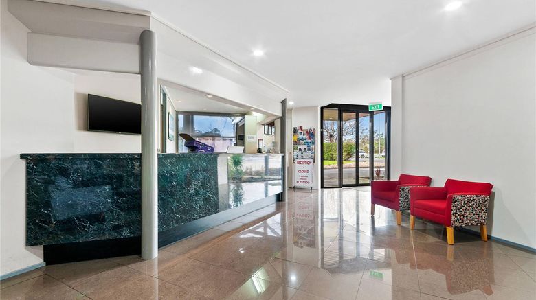 <b>Quality Inn & Suites Traralgon Lobby</b>. Images powered by <a href="https://iceportal.shijigroup.com/" title="IcePortal" target="_blank">IcePortal</a>.