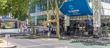 Clarion Suites Gateway Exterior