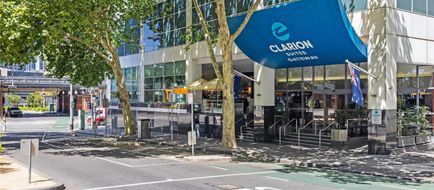 Clarion Suites Gateway Exterior
