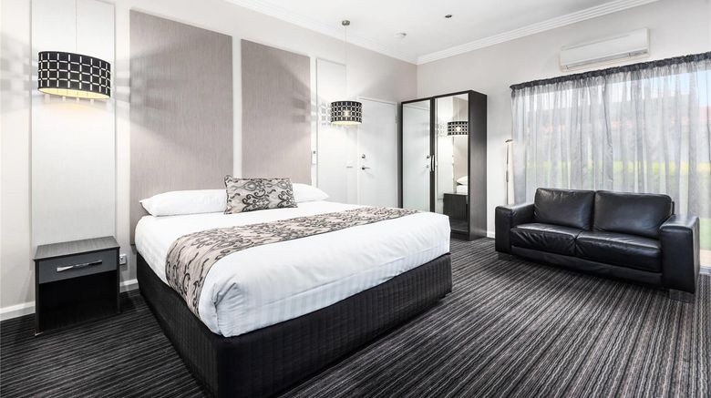 <b>Comfort Inn Deakin Palms Room</b>. Images powered by <a href="https://iceportal.shijigroup.com/" title="IcePortal" target="_blank">IcePortal</a>.