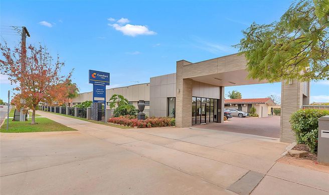 Comfort Inn Deakin Palms Exterior