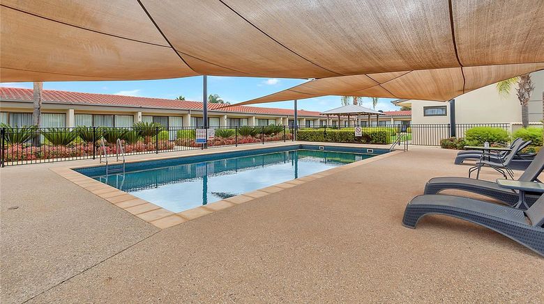 <b>Comfort Inn Deakin Palms Pool</b>. Images powered by <a href="https://iceportal.shijigroup.com/" title="IcePortal" target="_blank">IcePortal</a>.