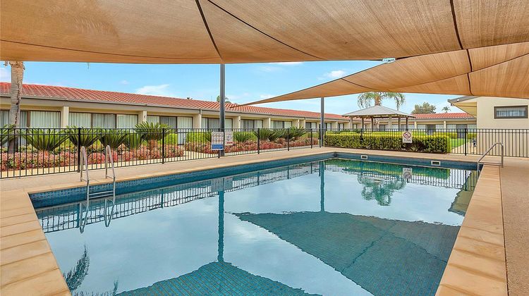 Comfort Inn Deakin Palms Pool