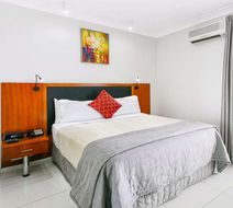 Comfort Inn & Suites Burwood Room
