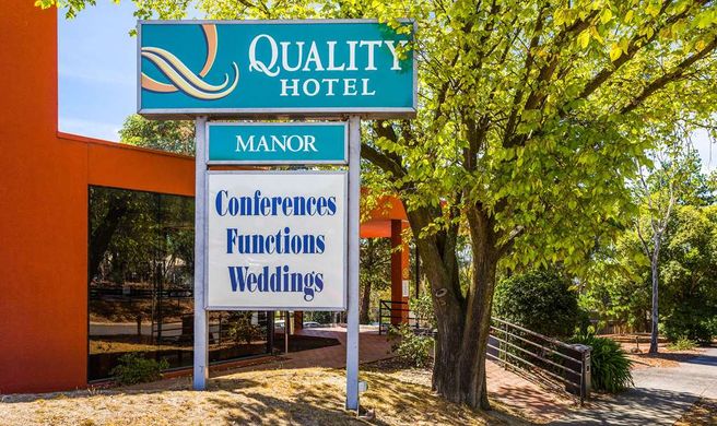 Quality Hotel Manor Exterior