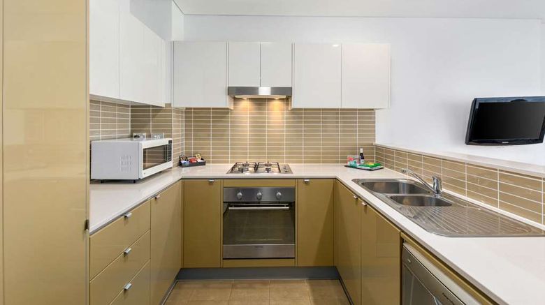 <b>Quality Suites Pioneer Sands Suite</b>. Images powered by <a href="https://iceportal.shijigroup.com/" title="IcePortal" target="_blank">IcePortal</a>.