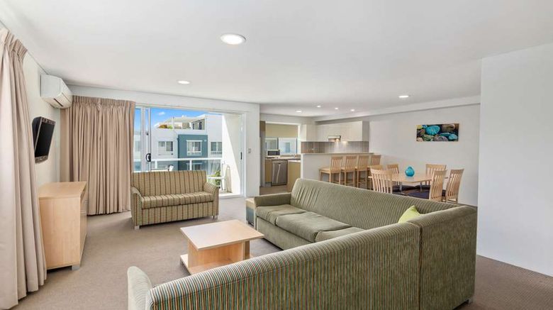 <b>Quality Suites Pioneer Sands Suite</b>. Images powered by <a href="https://iceportal.shijigroup.com/" title="IcePortal" target="_blank">IcePortal</a>.