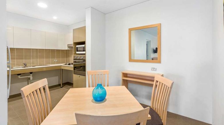 <b>Quality Suites Pioneer Sands Suite</b>. Images powered by <a href="https://iceportal.shijigroup.com/" title="IcePortal" target="_blank">IcePortal</a>.