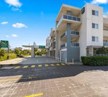 Quality Suites Pioneer Sands Exterior