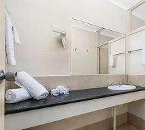Econo Lodge Park Lane Room