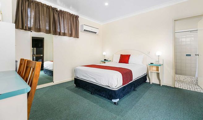Econo Lodge Park Lane Room