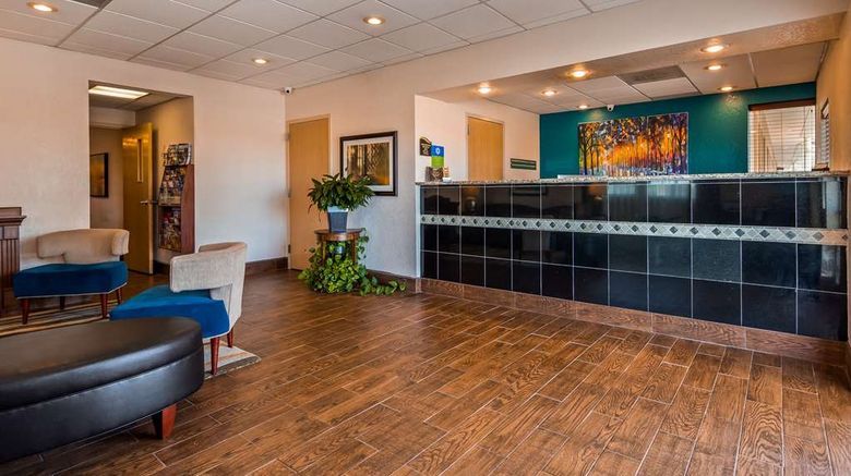 <b>SureStay By Best Western Ottawa Lobby</b>. Images powered by <a href="https://iceportal.shijigroup.com/" title="IcePortal" target="_blank">IcePortal</a>.