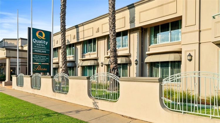 Quality Hotel Parklake Shepparton Exterior