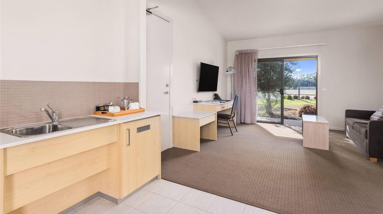 <b>Quality Suites Point Cook Seasons 5 Suite</b>. Images powered by <a href="https://iceportal.shijigroup.com/" title="IcePortal" target="_blank">IcePortal</a>.