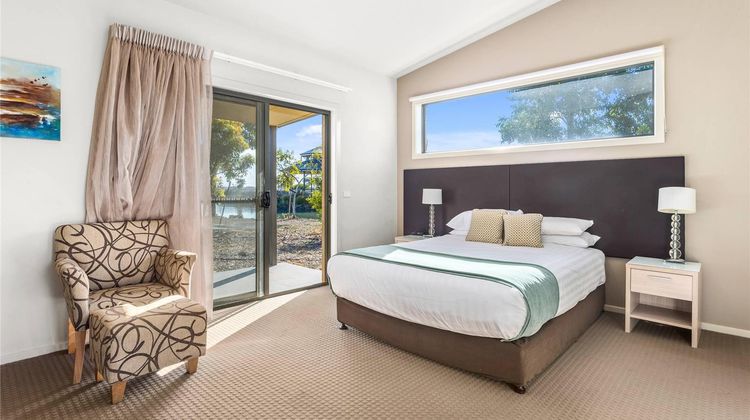 Quality Suites Point Cook Seasons 5 Room