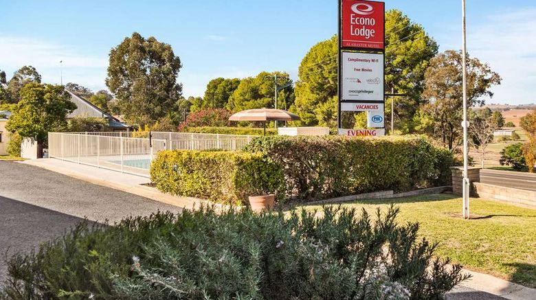 <b>Econo Lodge Alabaster Exterior</b>. Images powered by <a href="https://iceportal.shijigroup.com/" title="IcePortal" target="_blank">IcePortal</a>.