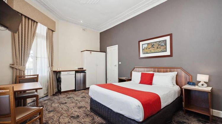 Quality Hotel Bayswater Room