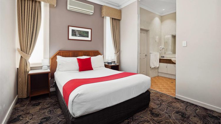 Quality Hotel Bayswater Room