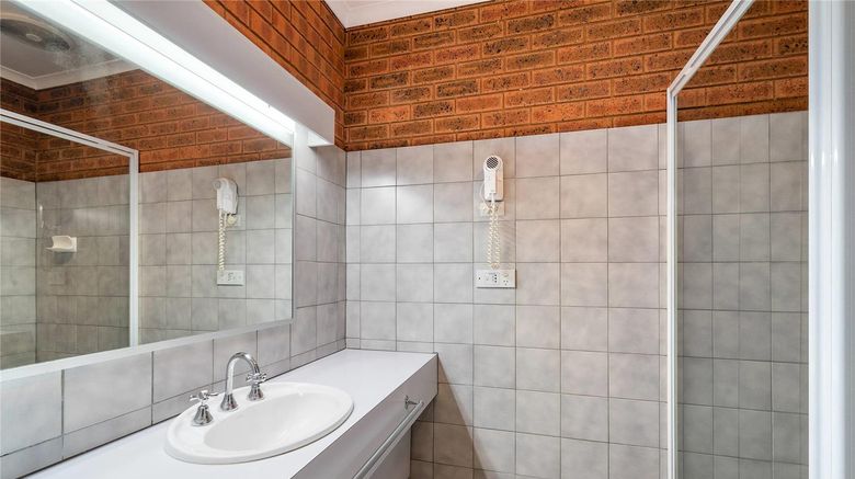 <b>Comfort Inn Heritage Wagga Room</b>. Images powered by <a href="https://iceportal.shijigroup.com/" title="IcePortal" target="_blank">IcePortal</a>.