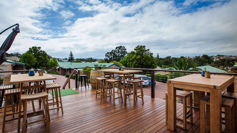 <b>Quality Suites Banksia Gardens Exterior</b>. Images powered by <a href="https://iceportal.shijigroup.com/" title="IcePortal" target="_blank">IcePortal</a>.