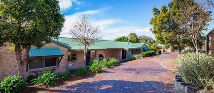 Quality Suites Banksia Gardens Exterior