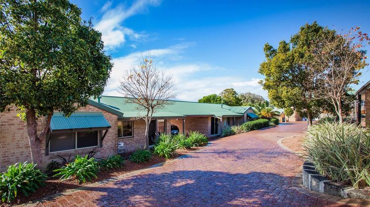 Quality Suites Banksia Gardens Exterior