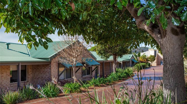 Quality Suites Banksia Gardens Exterior