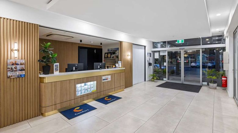 <b>Comfort Inn Regal Park Lobby</b>. Images powered by <a href="https://iceportal.shijigroup.com/" title="IcePortal" target="_blank">IcePortal</a>.