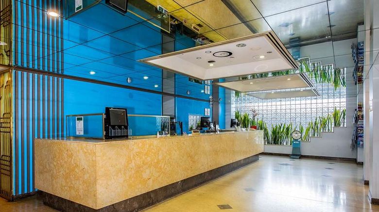 <b>Quality Hotel Ambassador Perth Lobby</b>. Images powered by <a href="https://iceportal.shijigroup.com/" title="IcePortal" target="_blank">IcePortal</a>.