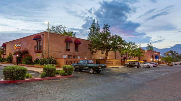 Comfort Suites at Sabino Canyon Exterior