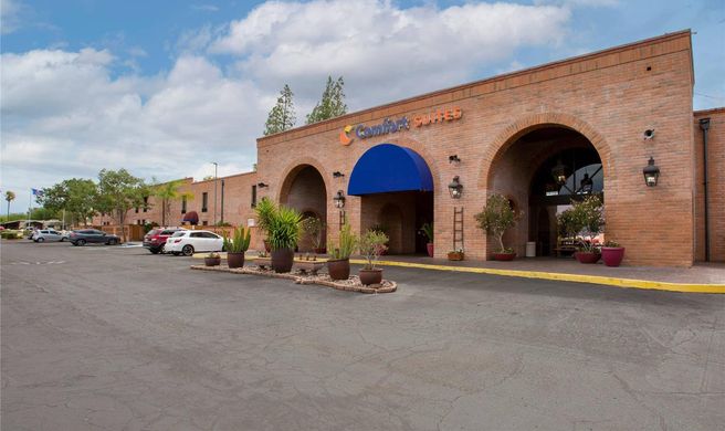Comfort Suites at Sabino Canyon Exterior