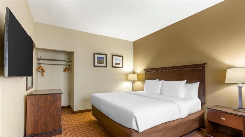 <b>Comfort Inn Phoenix Central City Suite</b>. Images powered by <a href="https://iceportal.shijigroup.com/" title="IcePortal" target="_blank">IcePortal</a>.
