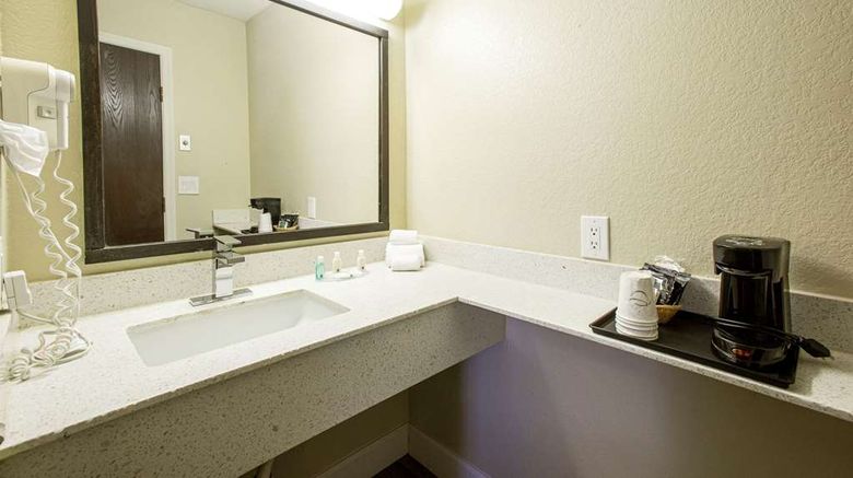 <b>Quality Inn Pinetop Lakeside Room</b>. Images powered by <a href="https://iceportal.shijigroup.com/" title="IcePortal" target="_blank">IcePortal</a>.