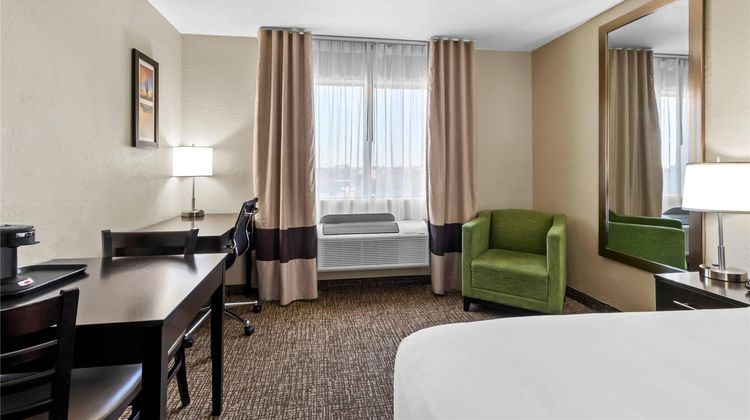 Comfort Inn & Suites Near Sun City West Room