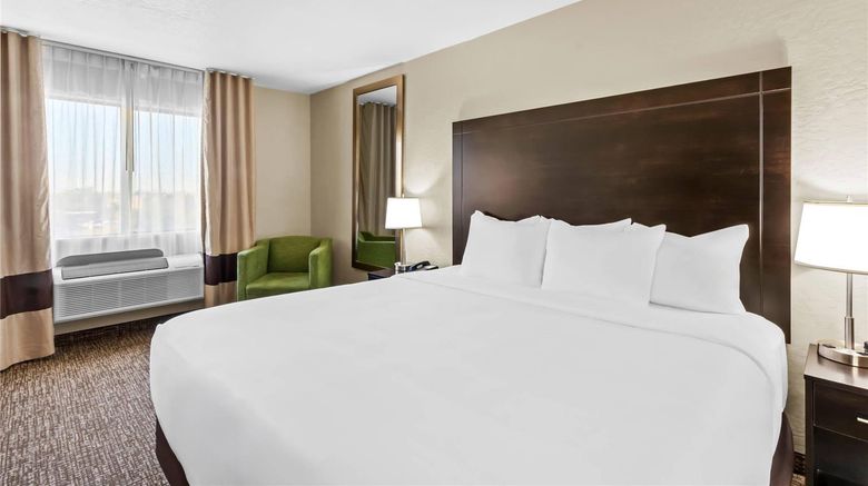 <b>Comfort Inn & Suites Near Sun City West Room</b>. Images powered by <a href="https://iceportal.shijigroup.com/" title="IcePortal" target="_blank">IcePortal</a>.