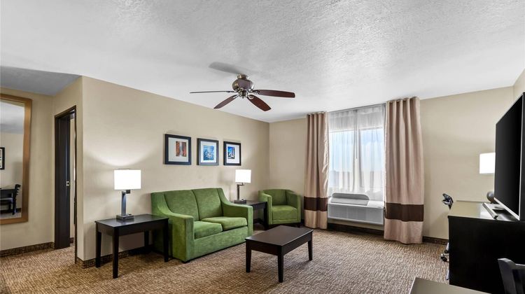 Comfort Inn & Suites Near Sun City West Suite
