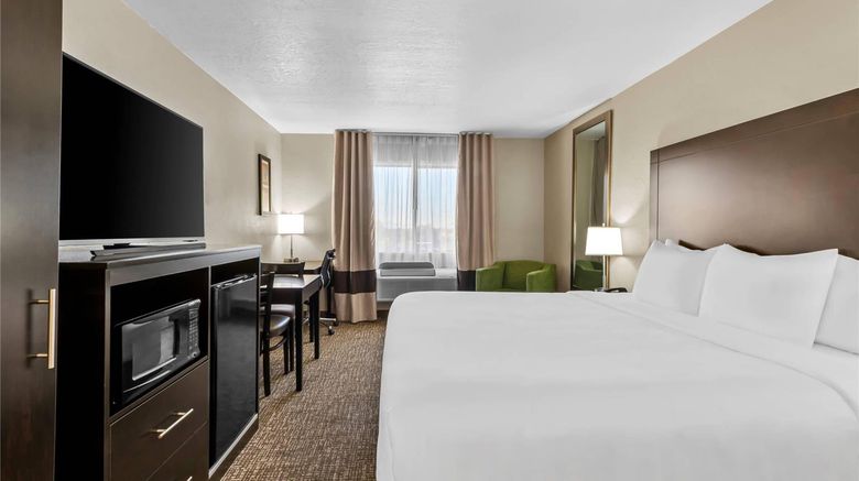 <b>Comfort Inn & Suites Near Sun City West Room</b>. Images powered by <a href="https://iceportal.shijigroup.com/" title="IcePortal" target="_blank">IcePortal</a>.